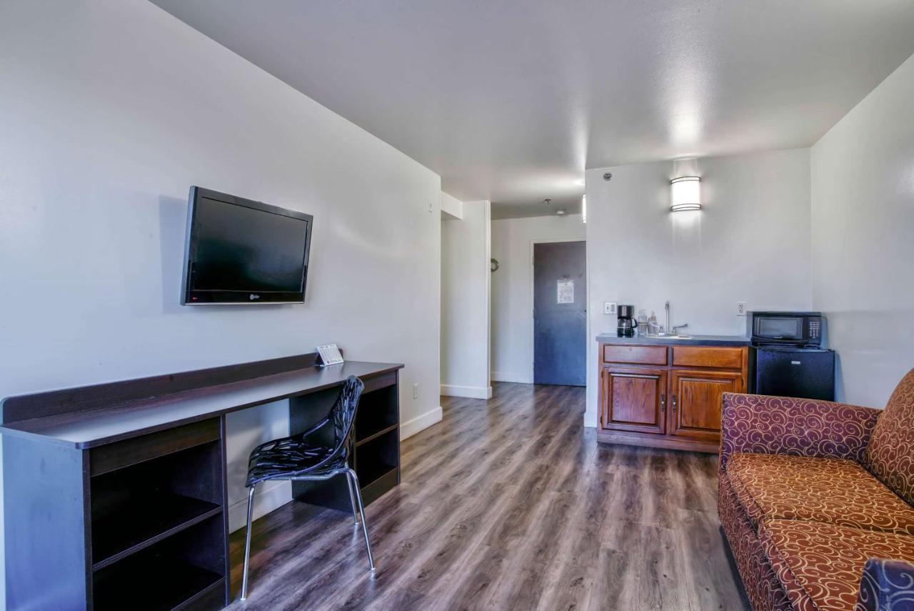 Motel 6-Hesperia, Ca - West Main Street I-15 Екстериор снимка