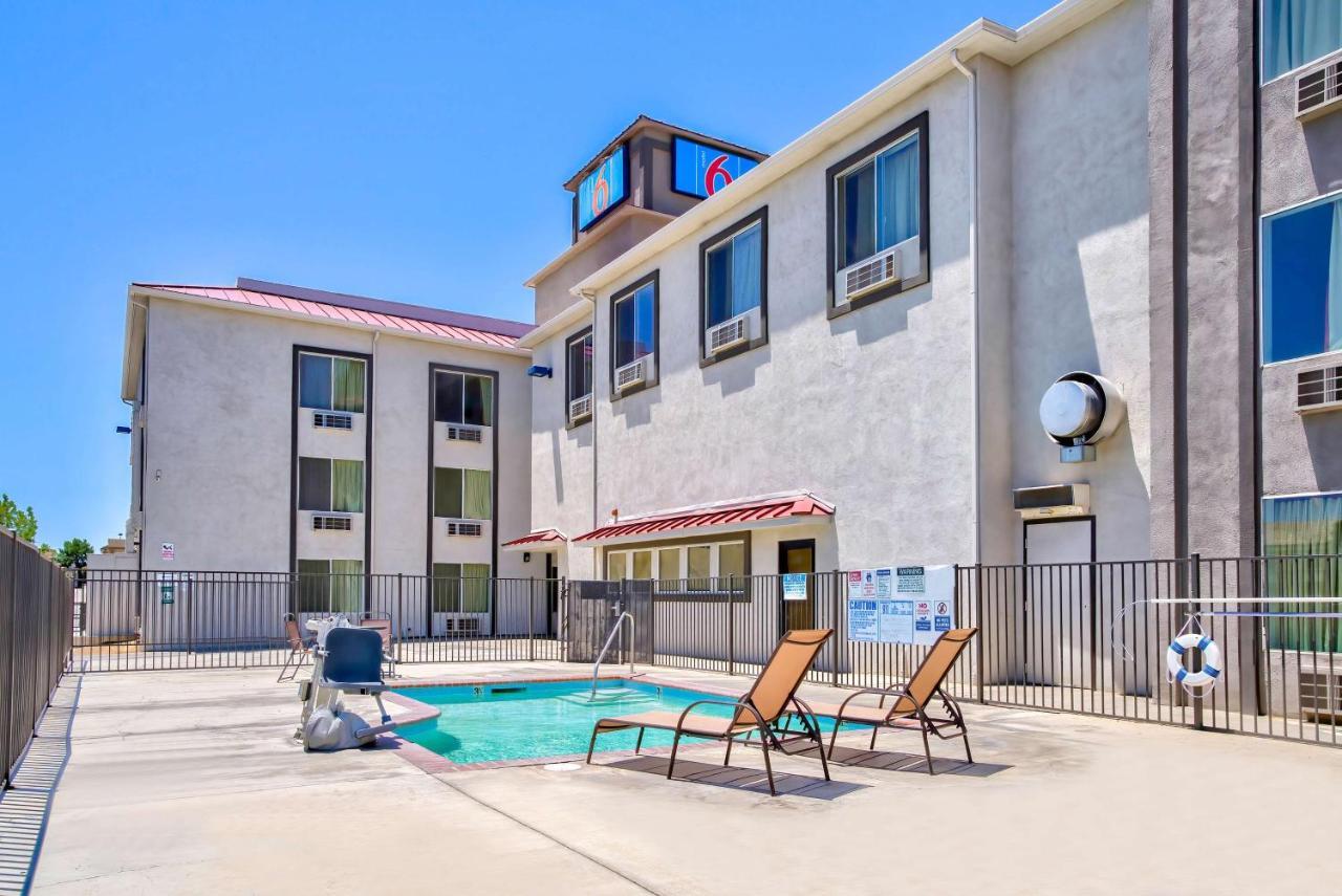 Motel 6-Hesperia, Ca - West Main Street I-15 Екстериор снимка
