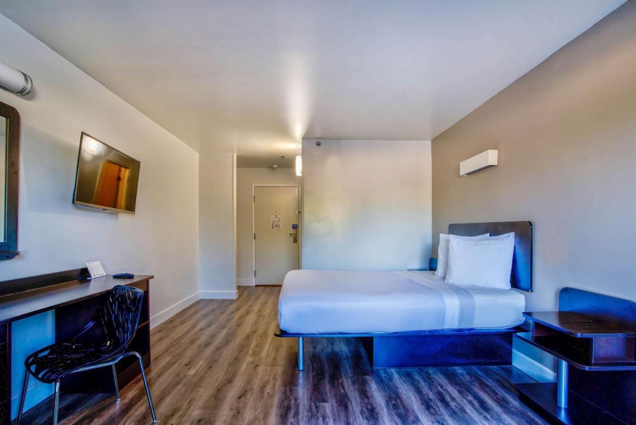 Motel 6-Hesperia, Ca - West Main Street I-15 Екстериор снимка