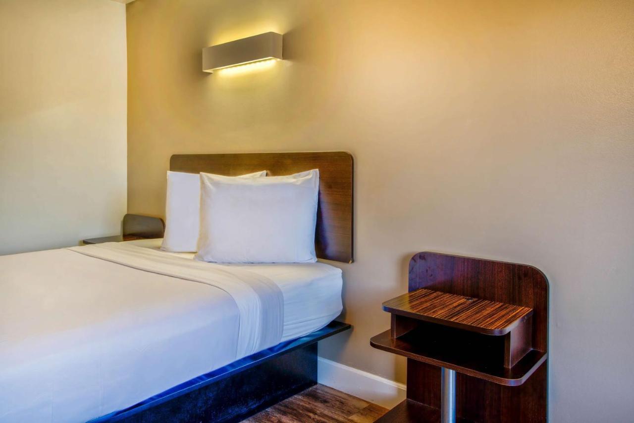 Motel 6-Hesperia, Ca - West Main Street I-15 Екстериор снимка
