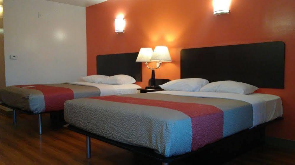 Motel 6-Hesperia, Ca - West Main Street I-15 Екстериор снимка