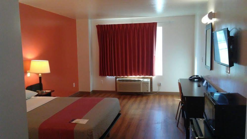 Motel 6-Hesperia, Ca - West Main Street I-15 Екстериор снимка
