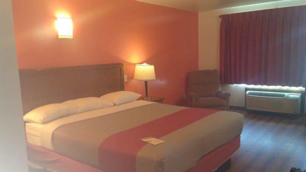 Motel 6-Hesperia, Ca - West Main Street I-15 Екстериор снимка